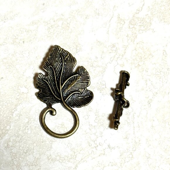 2/$20, Large Grape Leaf Shape Bronze Tone Alloy OT Toggle Clasps 10 Sets - Picture 2 of 4
